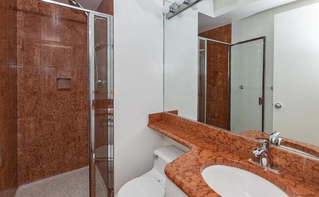 Foto del edificio - 300 E 93rd St