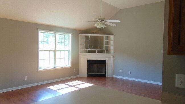 Building Photo - 3 Bedroom 2 Bathroom sitting on 1.08 acres!!