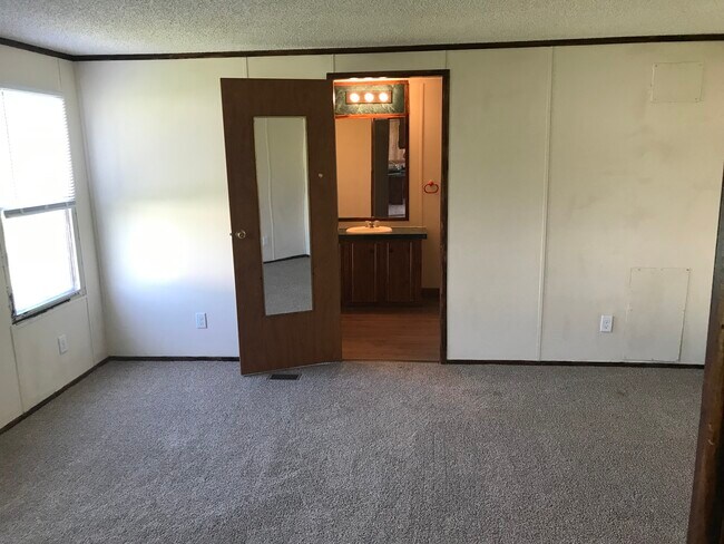 Foto del edificio - 5505 SW Lakefront Ln S