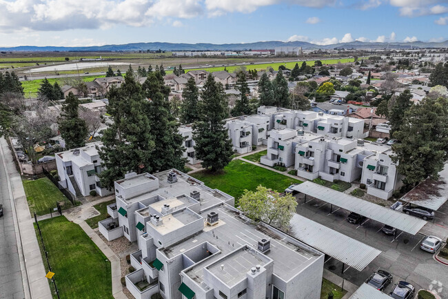 Context - Sharon Creek Condominiums