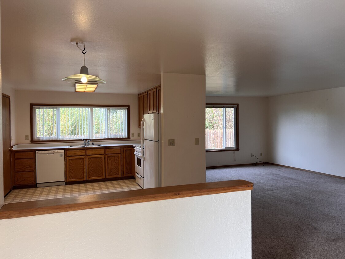 Primary Photo - 1120 Spear Ave