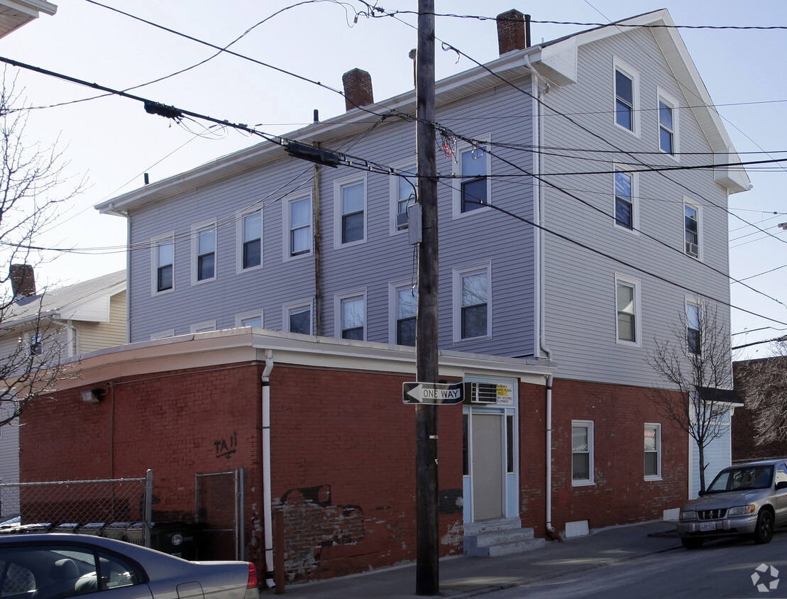 Building Photo - 99 Ives St