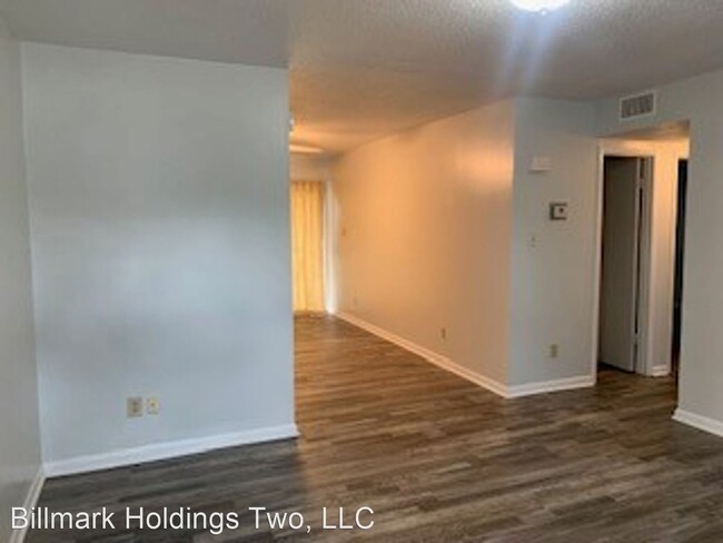 Building Photo - 2 br, 1.5 bath House - 6404 Rockford Drive...