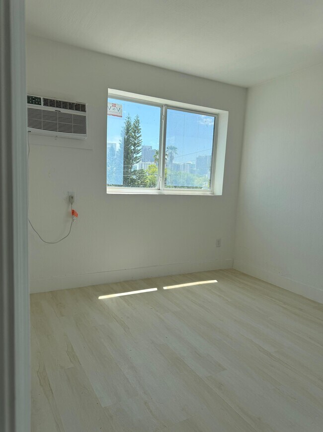Foto del edificio - 869 SW 2nd St