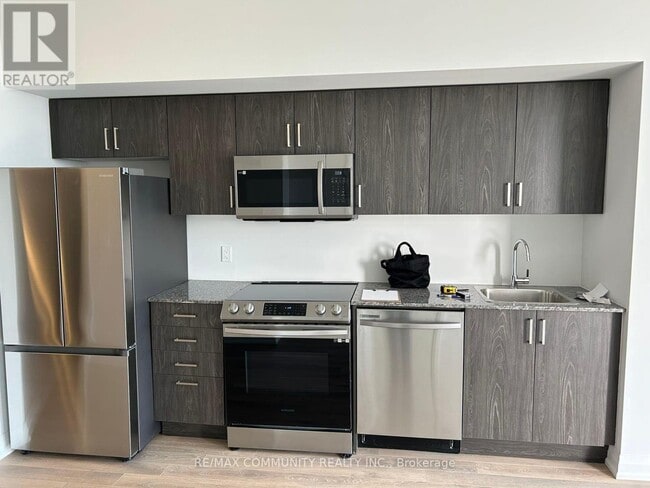 Building Photo - 10 Meadowglen Pl