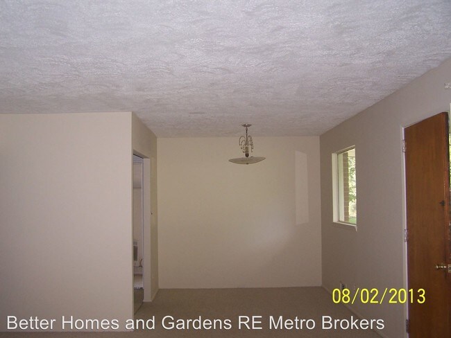 Building Photo - 3617 Lakeshore Dr SW