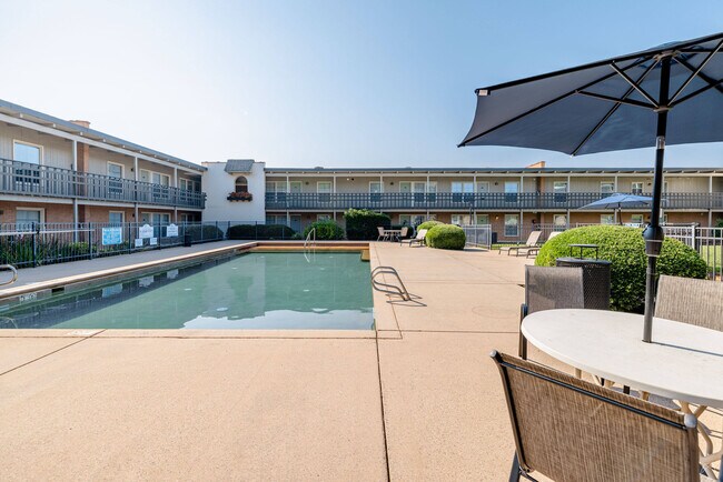 Building Photo - Courtyard on Main