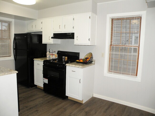Building Photo - Renovated 4 Bedroom Cape Cod for Rent!