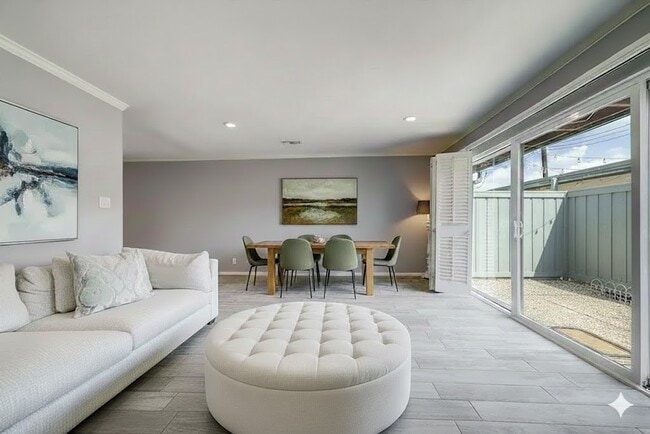 Foto del edificio - 6307 Del Monte Dr