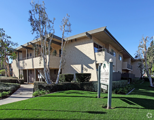 Building Photo - Twin Oaks Apartments