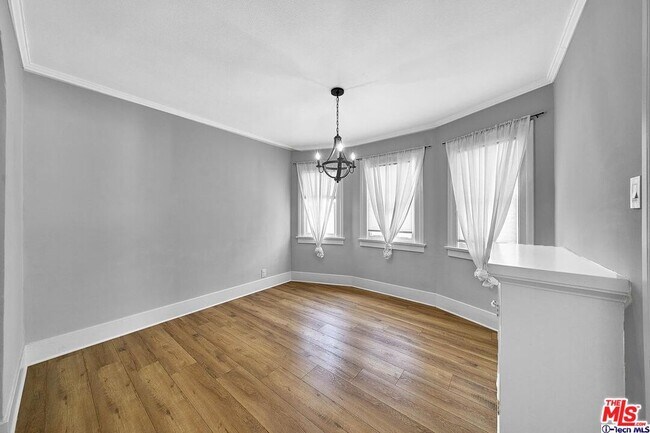 Building Photo - 1051 5th Ave