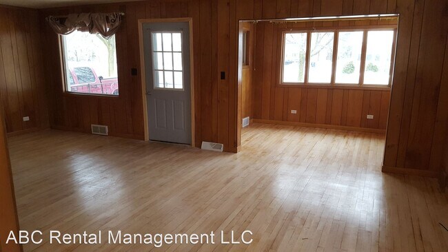 Building Photo - 3 br, 1 bath House - 702 Townline Rd