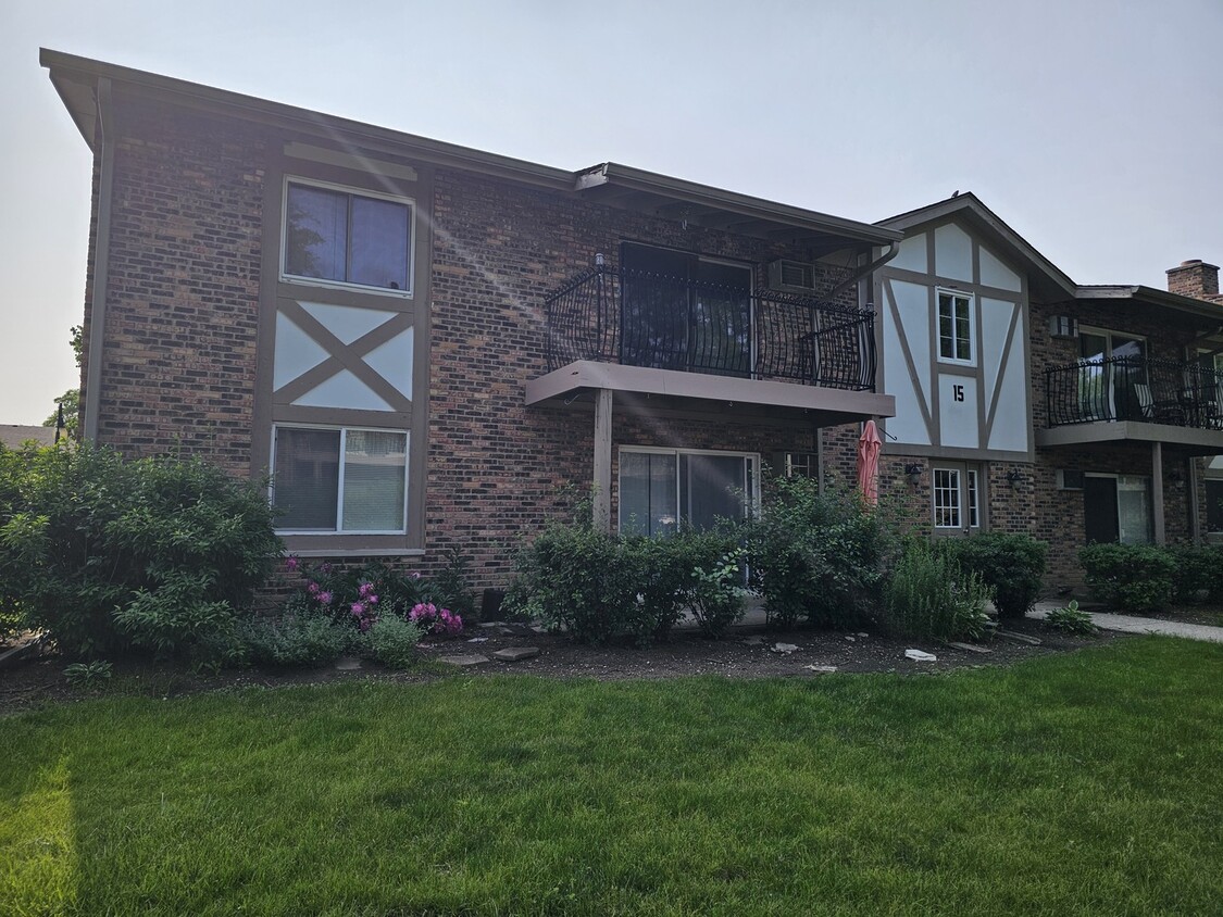 Primary Photo - 9S120 Lake Dr