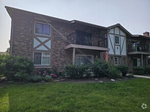 Building Photo - 9S120 Lake Dr