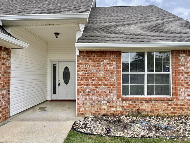 Building Photo - 12354 White Oak Dr