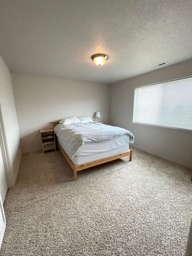 Foto del edificio - Beautiful Corner Lot Home for Rent in Badg...