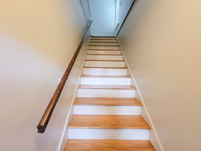 Foto del edificio - Step into your new home nestled in the vib...