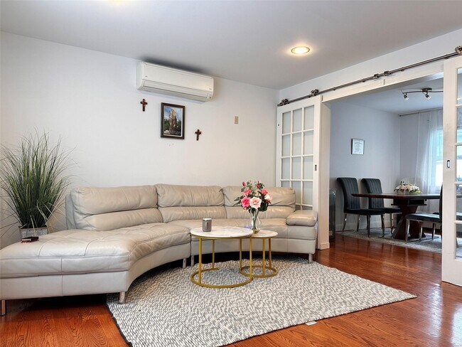 Foto del edificio - 133 Railroad Ave