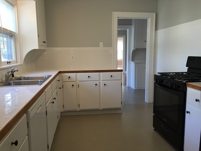 Kitchen - 5020 Virginia Ave