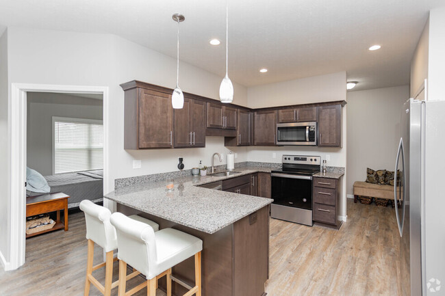 Cocina con desayunador - Brandon Woods Townhomes