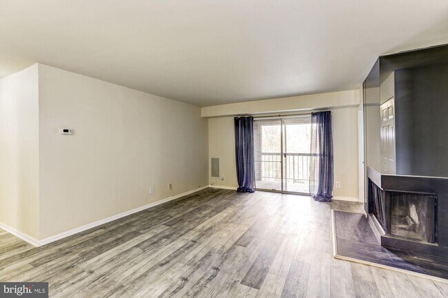 Foto del edificio - 5920 Cove Landing Rd
