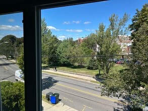 Building Photo - 320 Eaton St