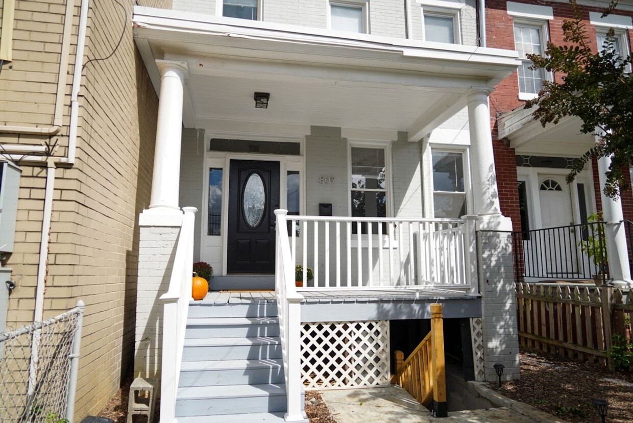 Lovely 4br/2bth home w/parking pad in Petw... - Lovely 4br/2bth home w/parking pad in Petw...
