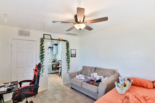Foto del edificio - 326 E Whitton Ave