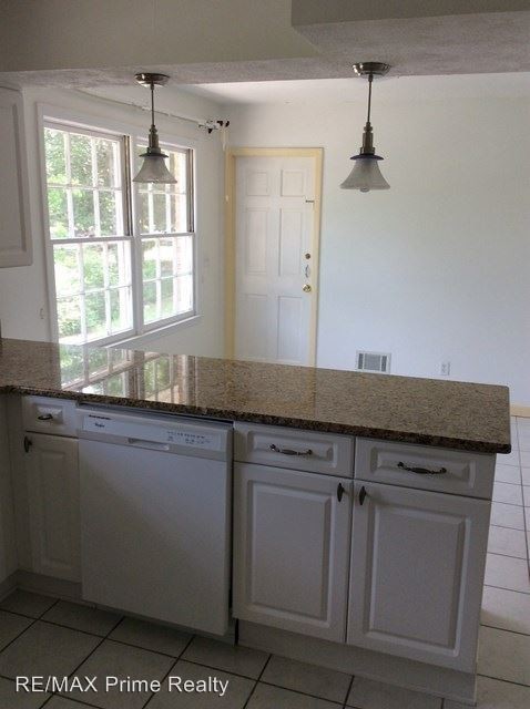 Foto del edificio - 5 br, 4 bath House - 6542 NATHA AVENUE