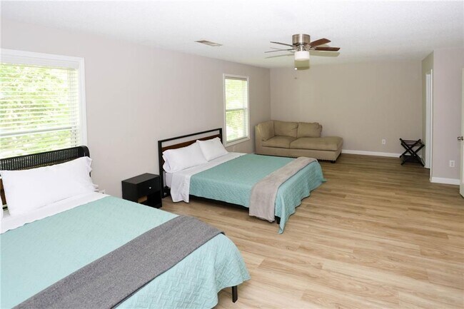 Foto del edificio - 7116 Blairs View Dr