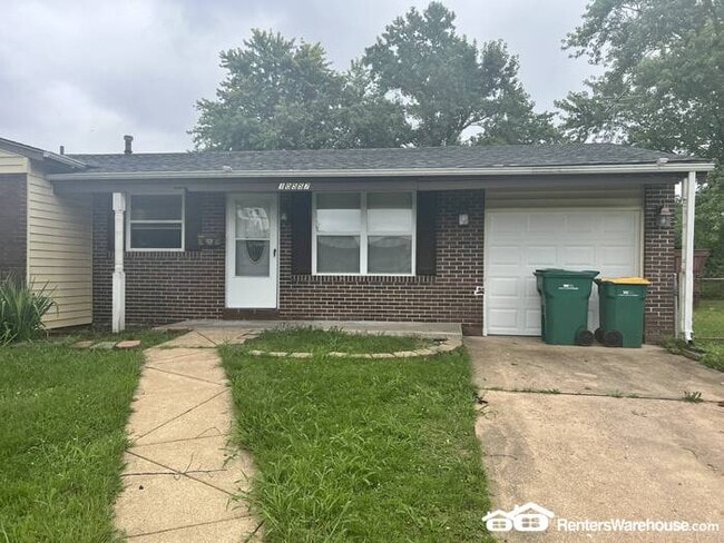 Building Photo - 3 Bedroom 2 Bathroom Home