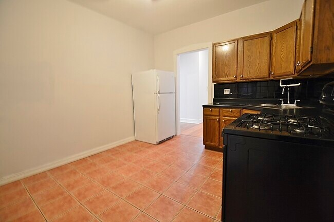 Foto del edificio - 2202 N Kedzie Blvd