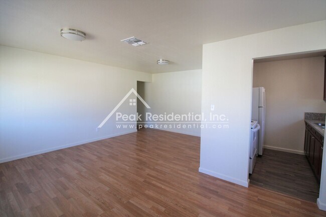 Building Photo - Charming South Sacramento 2bd/1ba Home wit...