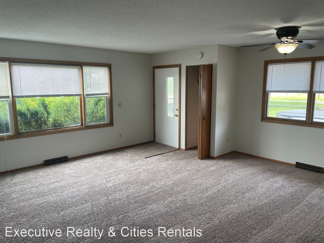 Building Photo - 3 br, 1 bath House - 7620 E Point Douglas ...