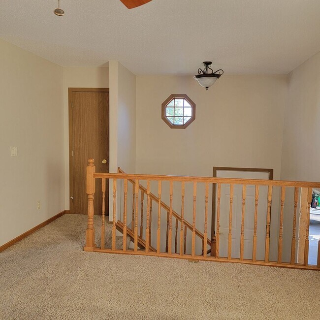 Foto del edificio - 3 BED | 2 BATH | SPLIT-FOYER HOME | RAPID ...