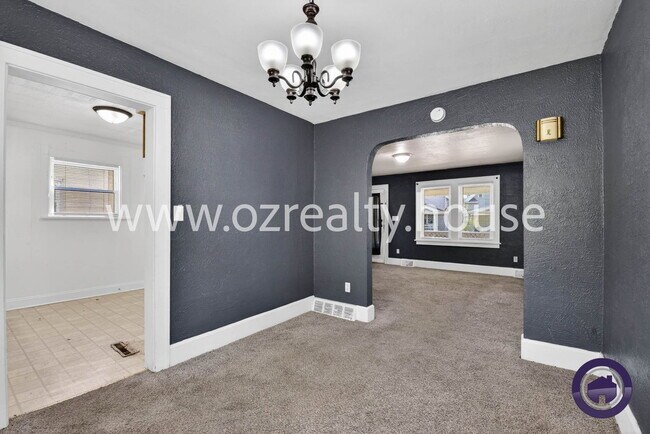 Building Photo - 2040 Berkshire Pl