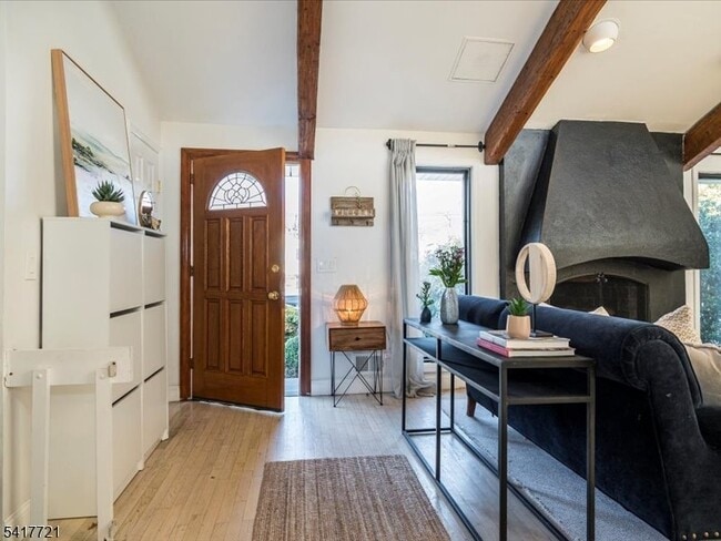 Building Photo - 15 Windemere Rd