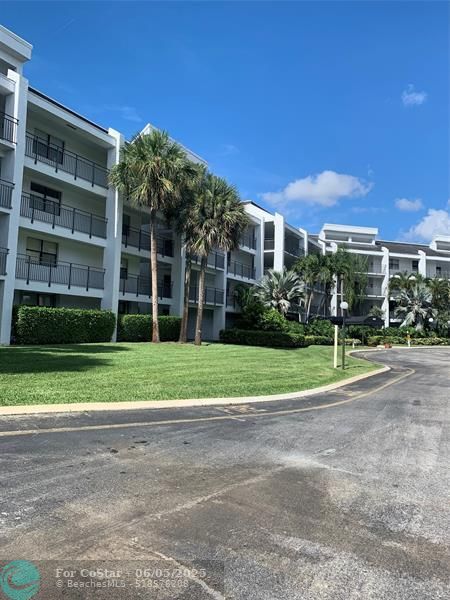 Building Photo - 16051 Blatt Blvd