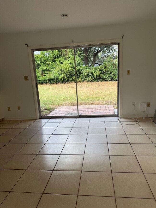 Foto del edificio - 1932 Shady Oaks Dr