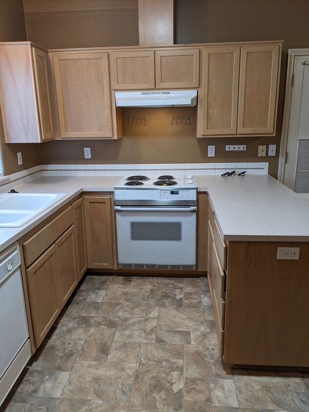 Great Location! 3-Bedroom, 2-Bath Home In The 4J School District! - Great Location! 3-Bedroom, 2-Bath Single Story Home Move In Ready!