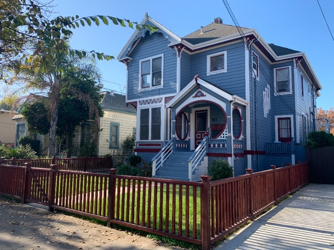 Building Photo - 411 S 11th St