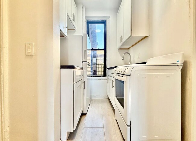 Foto del edificio - 2978 E 196th St