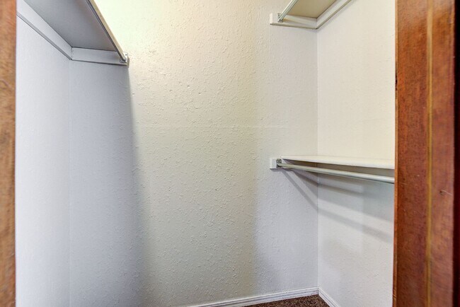 Building Photo - 1036 Tall Oaks Dr