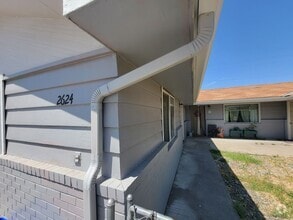 Building Photo - 2622-2624 W Clearwater Ave