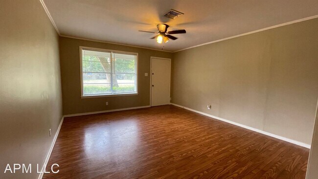 Building Photo - 3 br, 1 bath House - 108 Dillingham