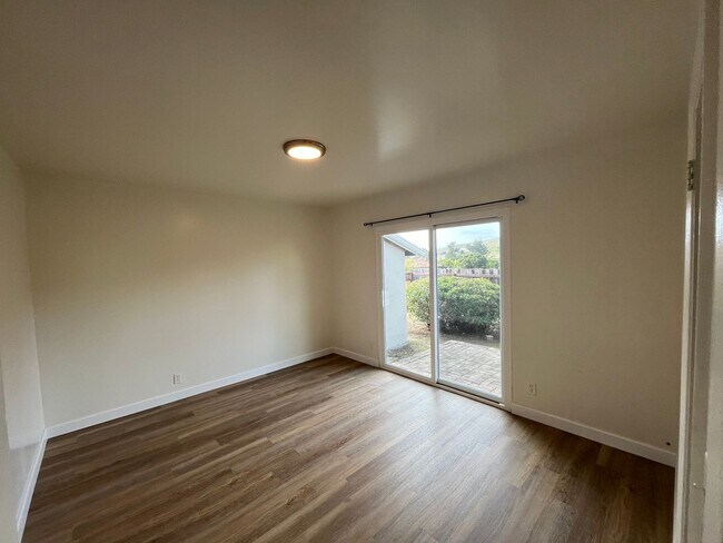 Building Photo - Spacious Home Newly updated! - 4th room is...
