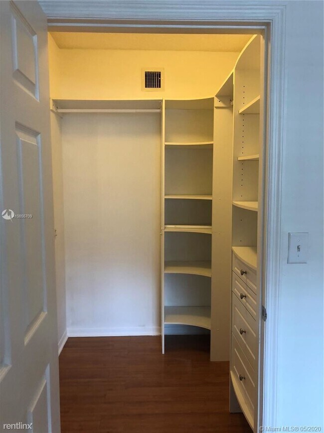 Building Photo - 3 br, 2 bath Condo - 12203 Pines Blvd