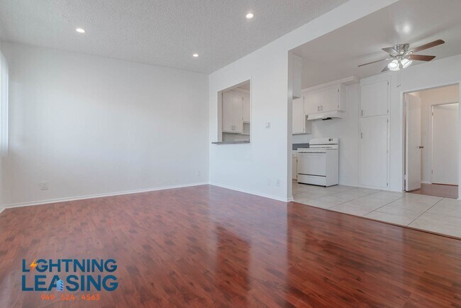 Building Photo - 1325 N Harvard Blvd