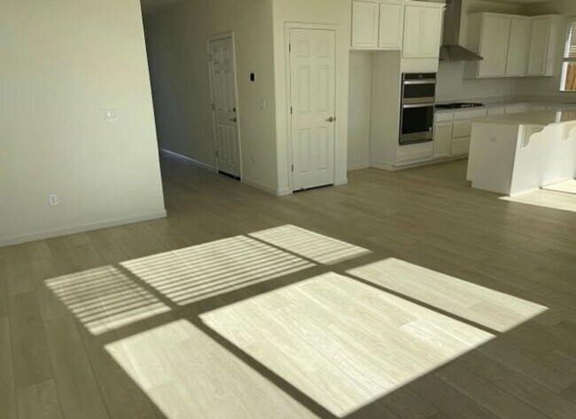 Foto del edificio - **COMING SOON!!** STUNNING 4-BEDROOM HOME ...