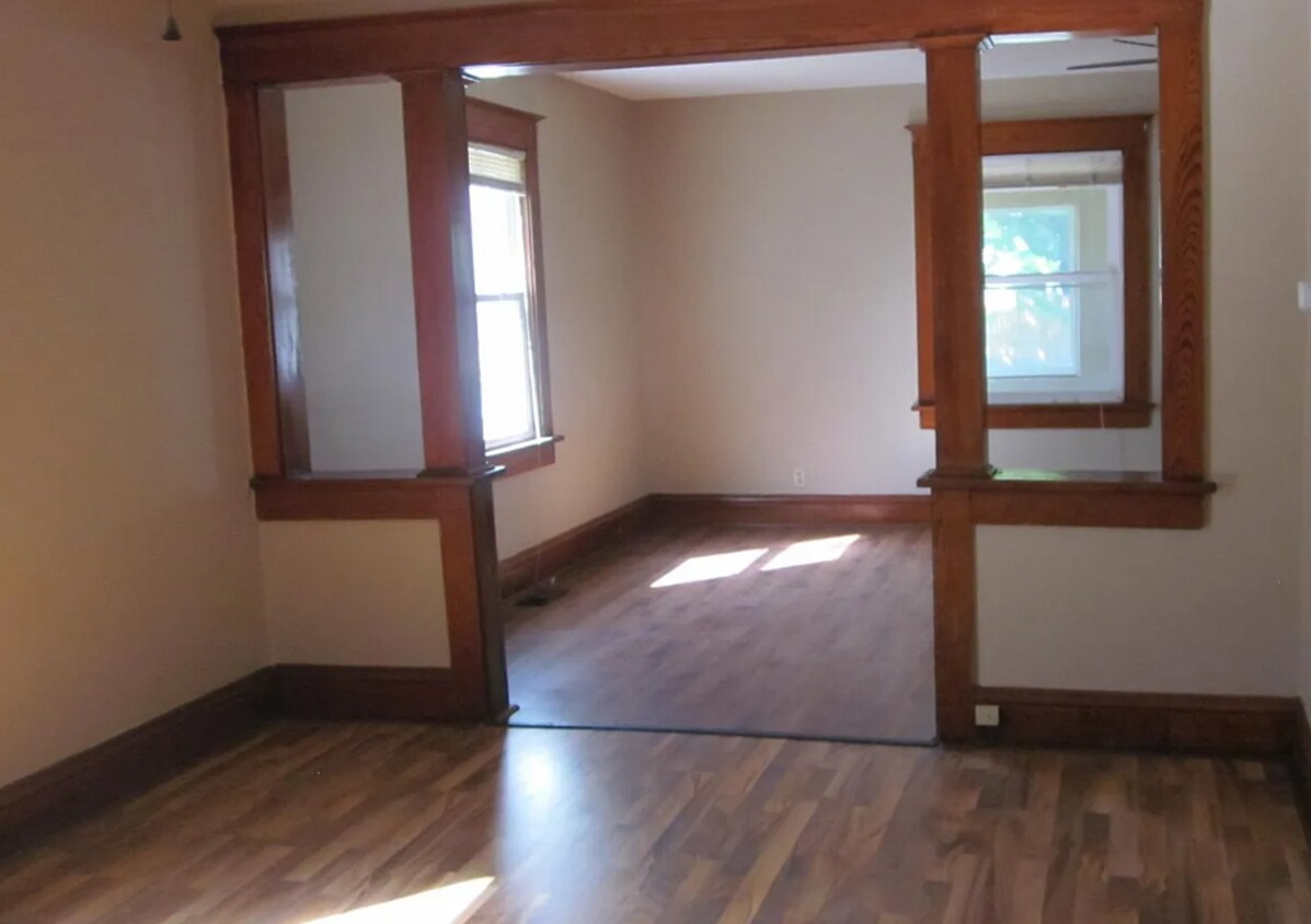 Foto del edificio - Large 4 Bedroom Home with Garage, Deck, & Fence!